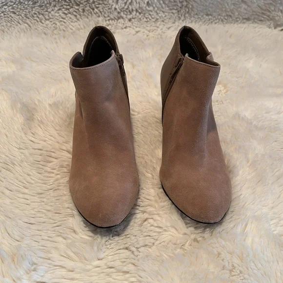 Gianni Bini ankle boots. Suede and leather. Size 9. Never worn. - Picture 6 of 10